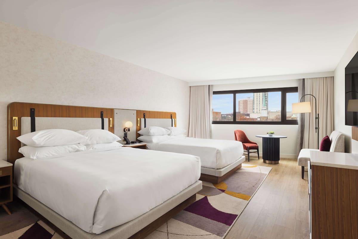 Hypo-allergenic bedding, in-room safe, desk, blackout curtains