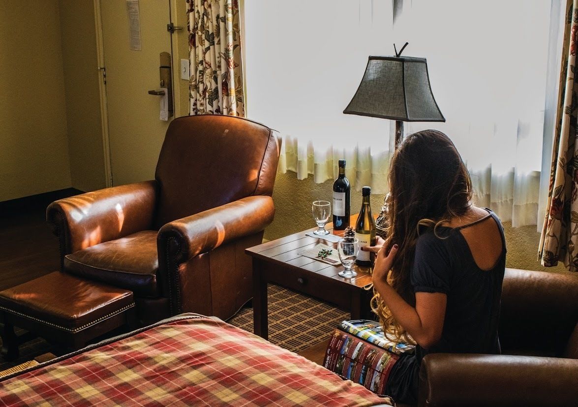Deluxe Room, 2 Queen Beds | Living area | 42-inch flat-screen TV with cable channels, TV