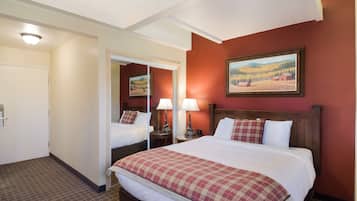 Literie de qualité supérieure, bureau, rideaux occultants