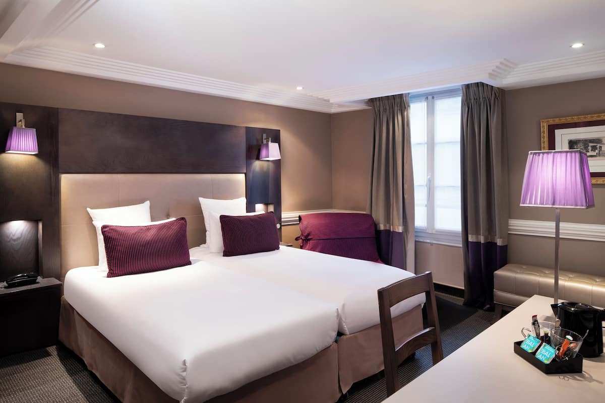 Premium bedding, in-room safe, desk, laptop workspace
