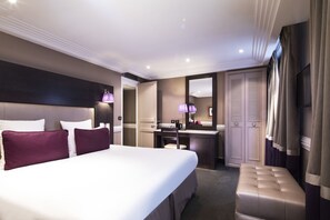 Superior Double Room | 1 bedroom, premium bedding, in-room safe, desk