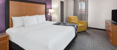 Literie de qualité supérieure, bureau, fer et planche à repasser