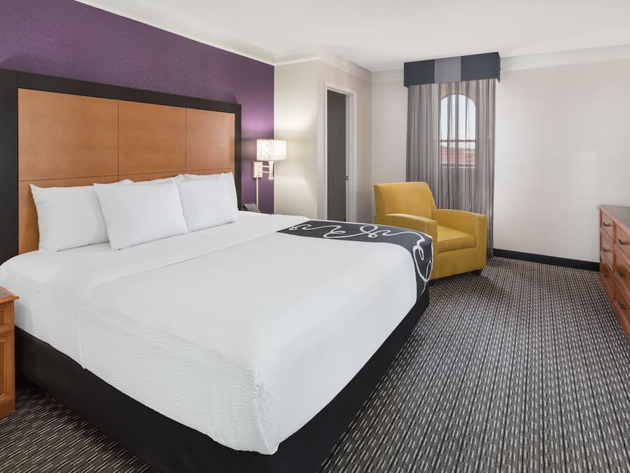 Premium bedding, desk, iron/ironing board, free cribs/infant beds