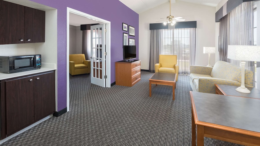 Baymont by Wyndham Greenville Woodruff Rd