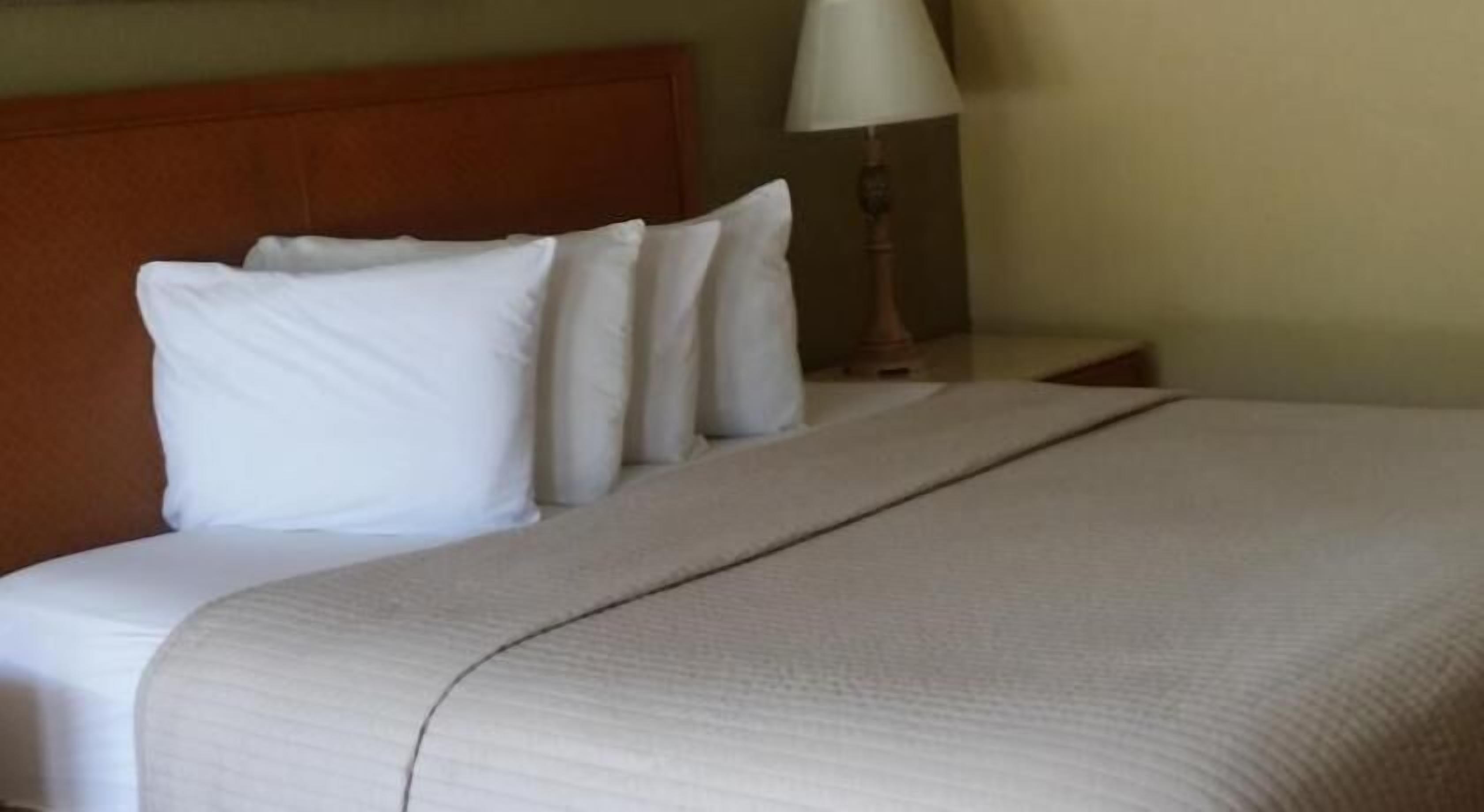 Cortinas opacas, tabla de planchar con plancha, wifi gratis