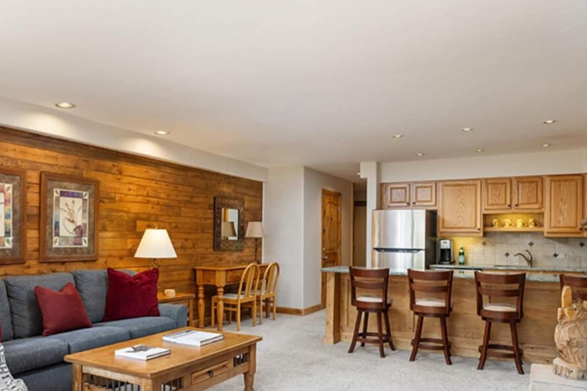 Condo (1 Bath, Platinum) | 2 bedrooms, in-room safe, individually decorated, individually furnished