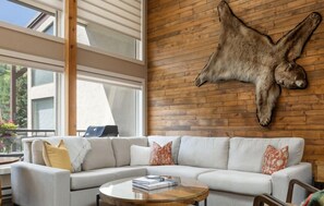 Condo (3 bath, Platinum) | Property amenity