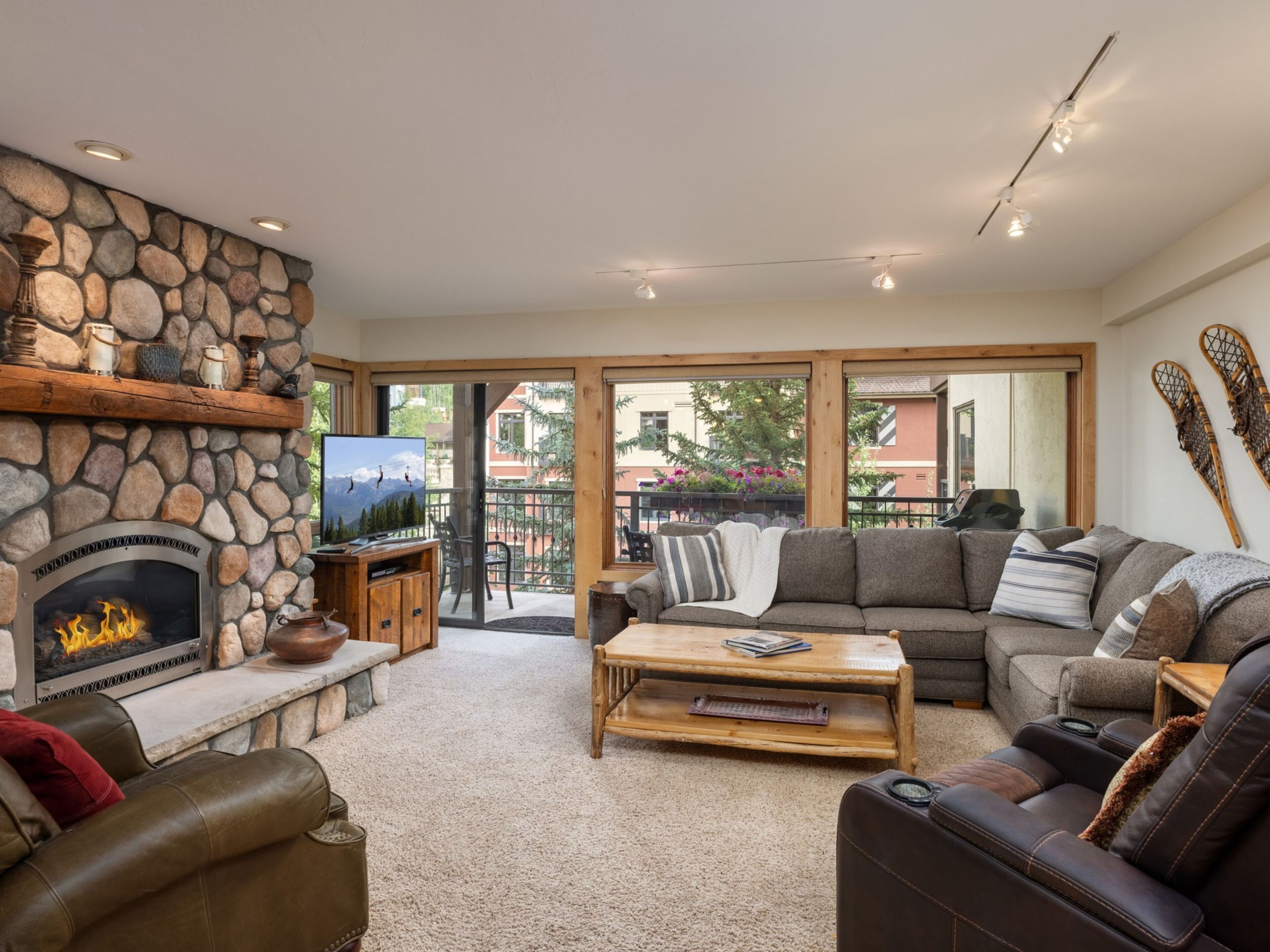 Premier Condo, Fireplace (Montaneros 308) | Living area | TV