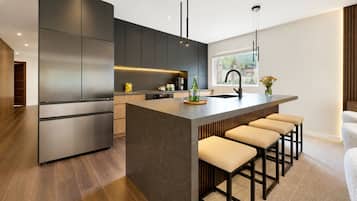 Condo, Balcony (Montaneros 302) | Private kitchen | Fridge, microwave, oven, stovetop