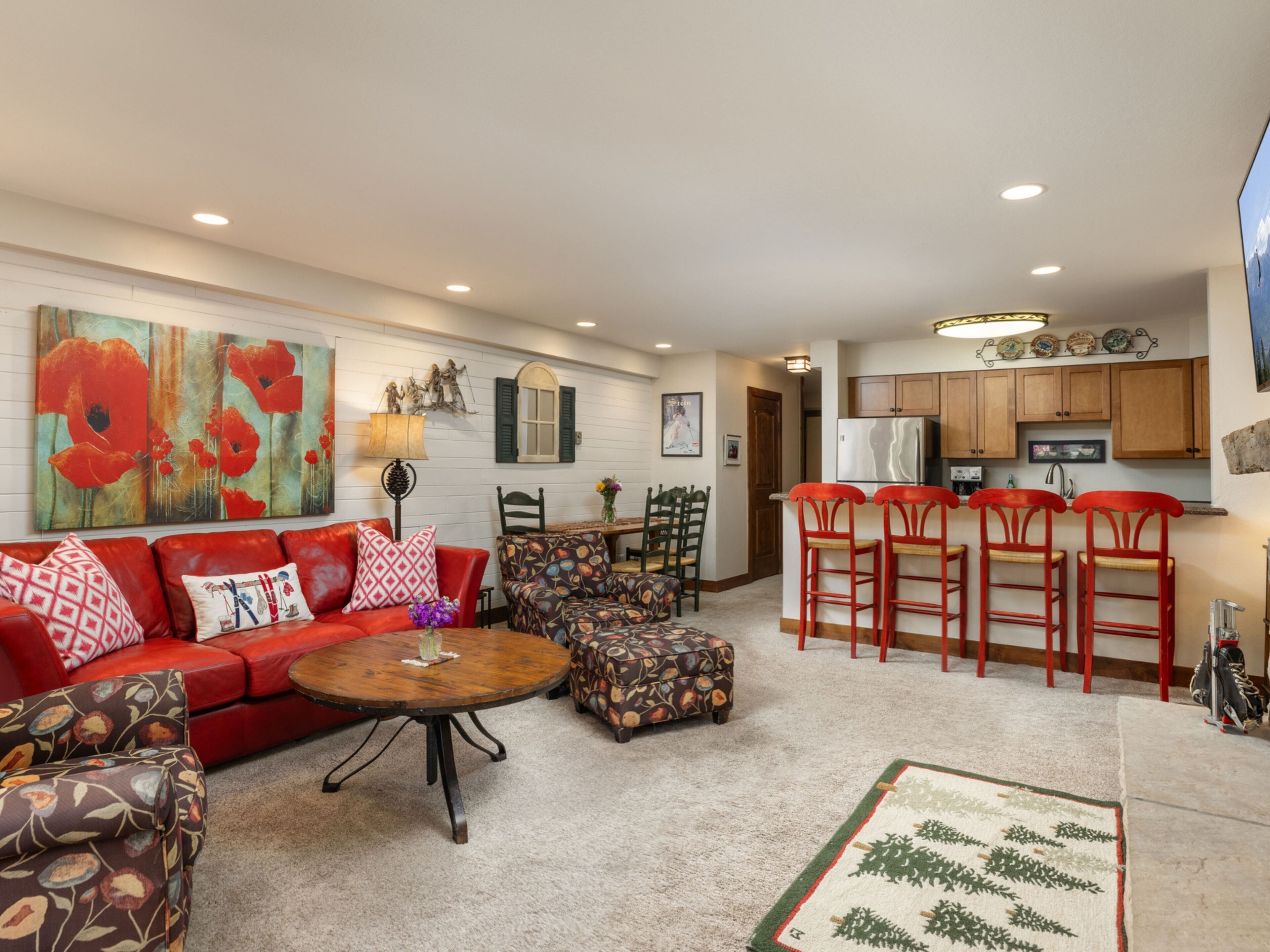 Premier Room, Fireplace (Montaneros 211) | In-room safe, individually decorated, individually furnished