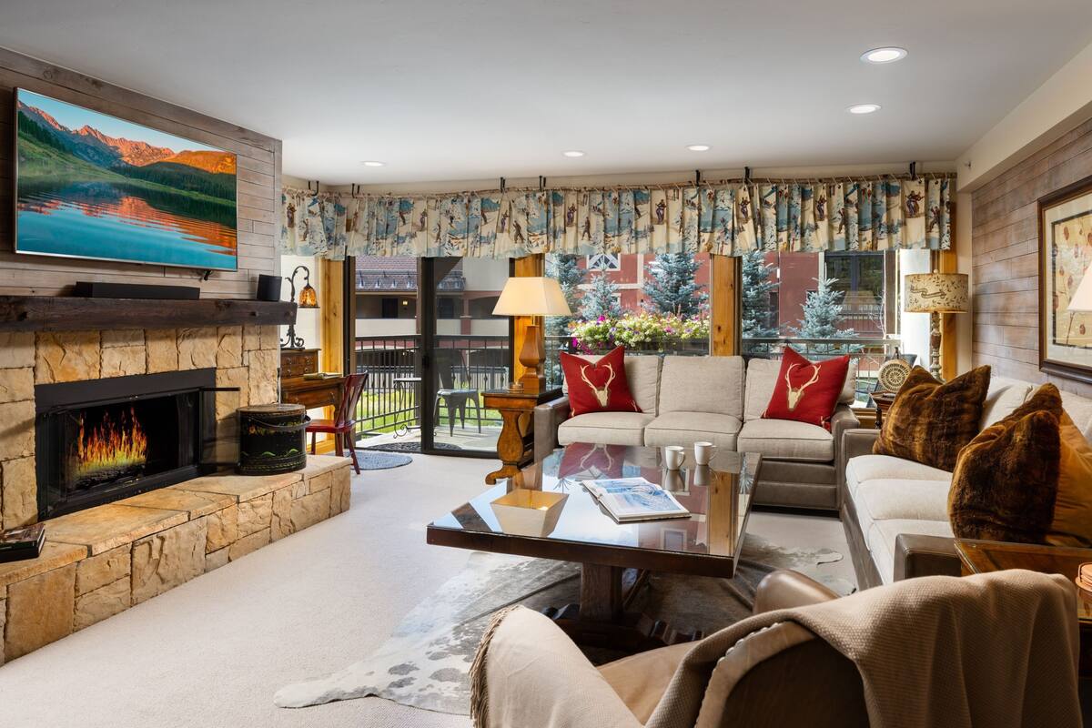 Signature Condo, Fireplace (Montaneros 218) | Living area | TV