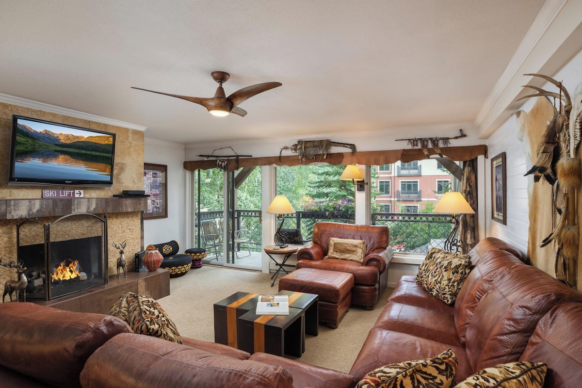Premier Condo, Fireplace (Montaneros 204) | Living area | TV