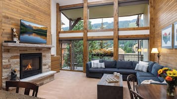 Condo Premier, chimenea (Montaneros 414) | Área de sala de estar | Televisión