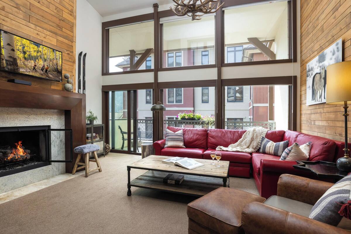 Signature Condo, Fireplace (Montaneros 421) | Living area | TV