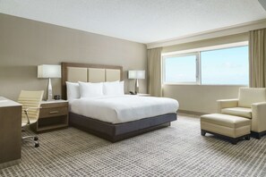 Premium bedding, in-room safe, blackout drapes, iron/ironing board - DoubleTree by Hilton Orlando Airport (Orlando)