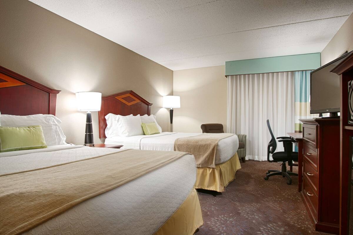 hypo-allergenic bedding, pillow-top beds, desk, iron/ironing board