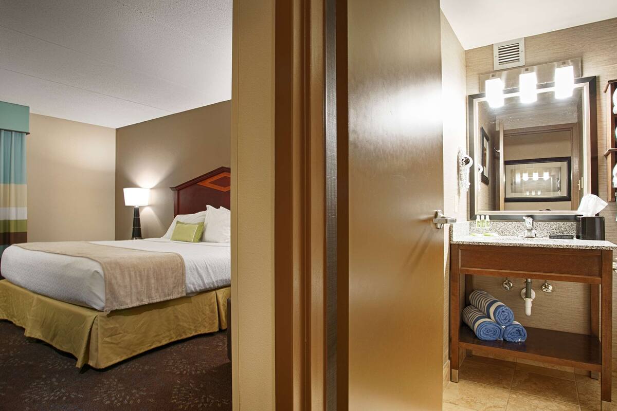 hypo-allergenic bedding, pillow-top beds, desk, iron/ironing board