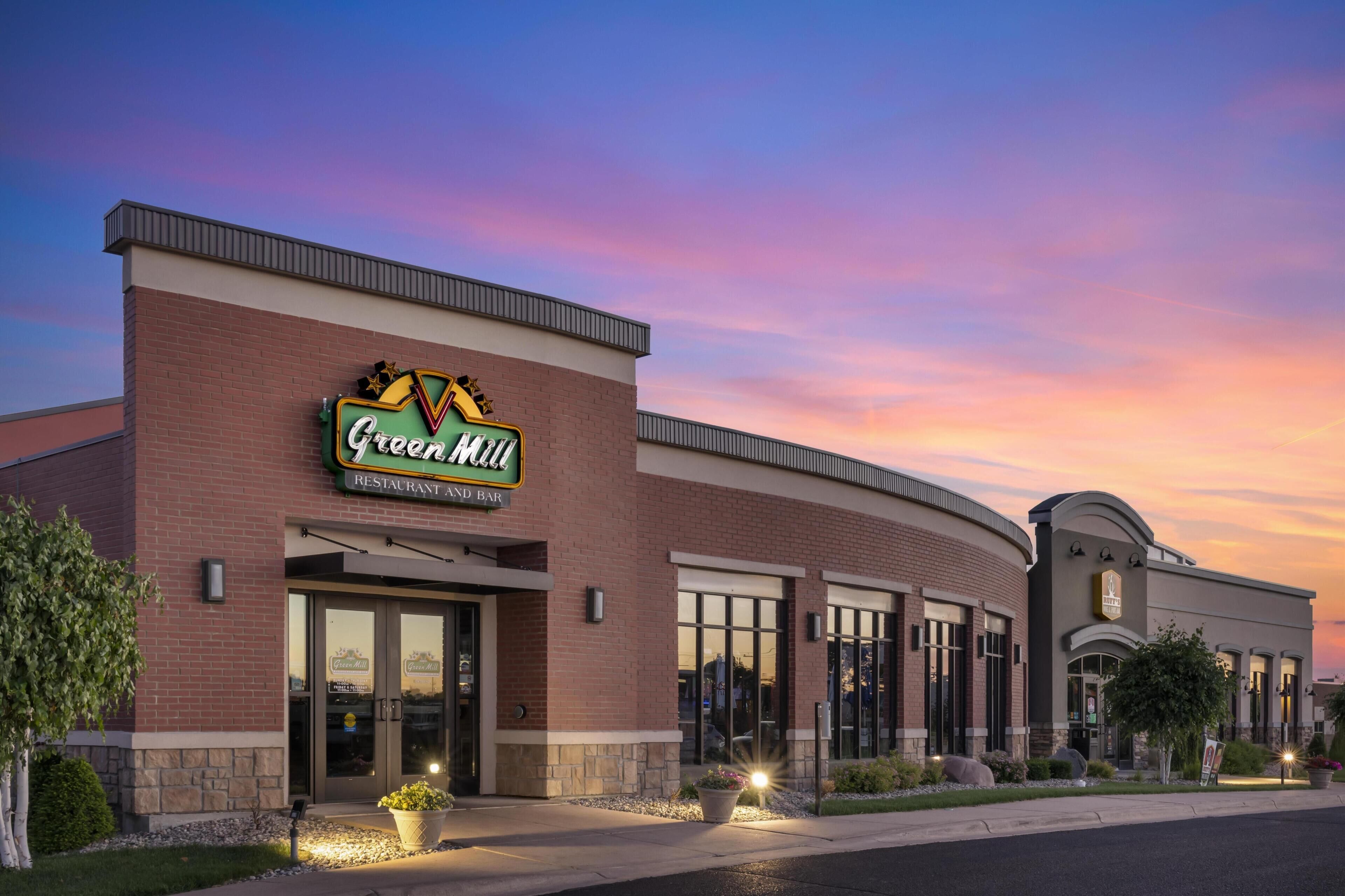 2 restaurants; breakfast, lunch, and dinner served