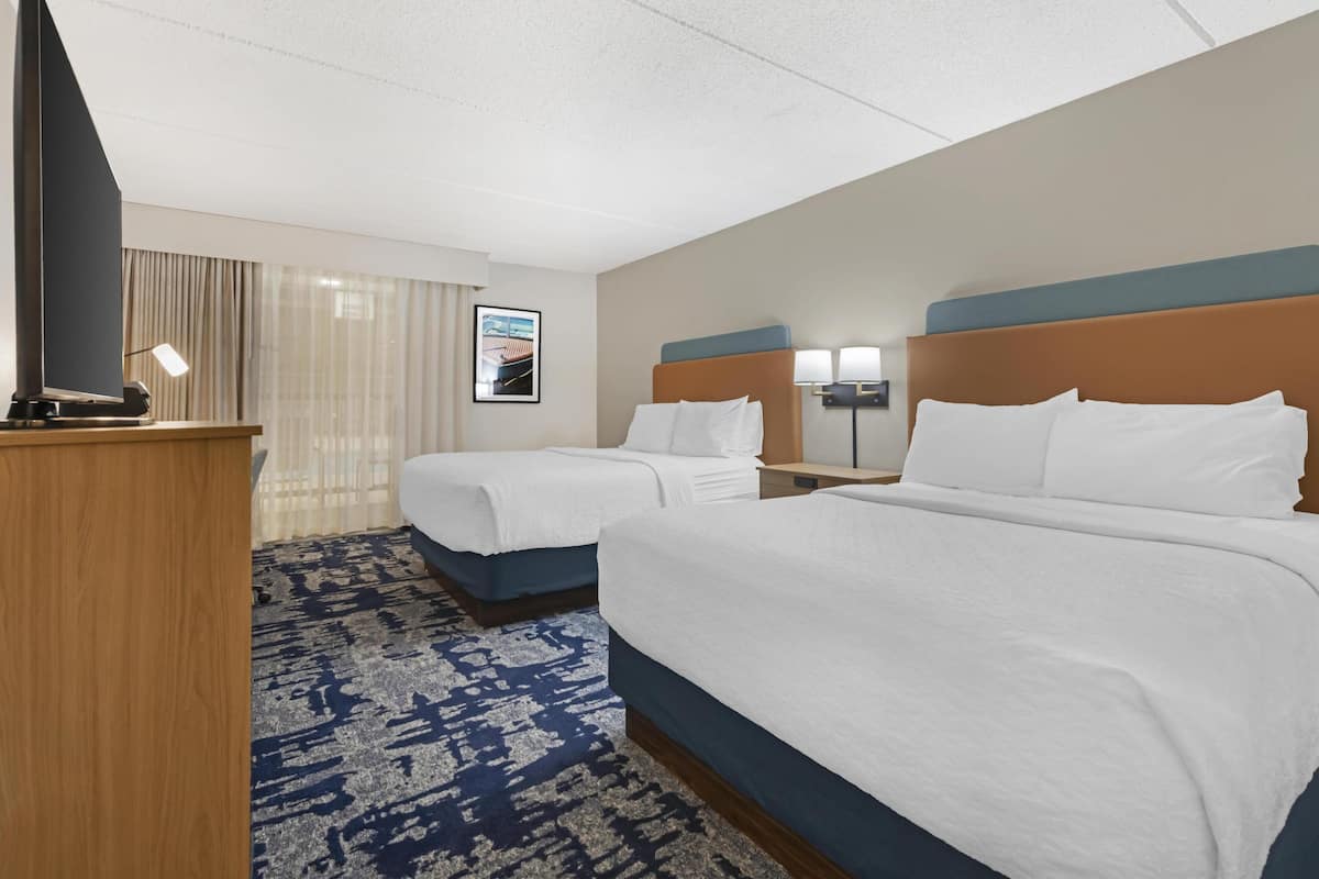 Standard Room, 2 Queen Beds, Refrigerator & Microwave, Poolside