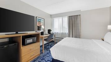 Standard Room, 1 Queen Bed, Non Smoking, Refrigerator & Microwave