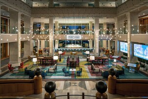 2 bares, bar junto a la piscina