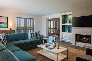 En 55-tommers LED-TV med Parabol-TV samt TV og Netflix