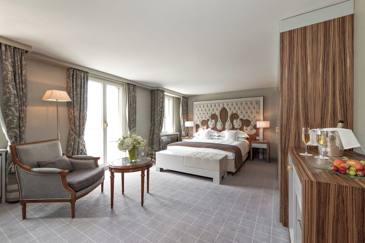 Premium bedding, free minibar, in-room safe, individually decorated