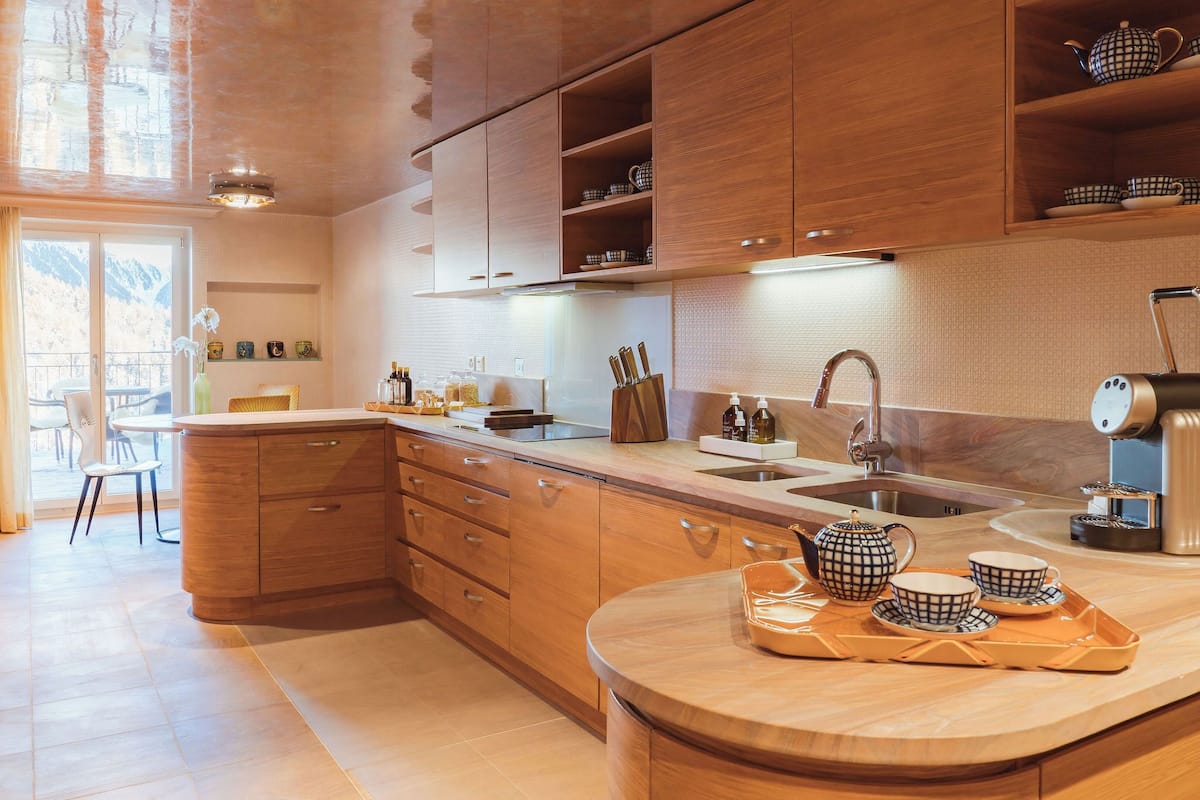 penthouse, lake view (suite) | private kitchen | espresso maker, coffee/tea maker