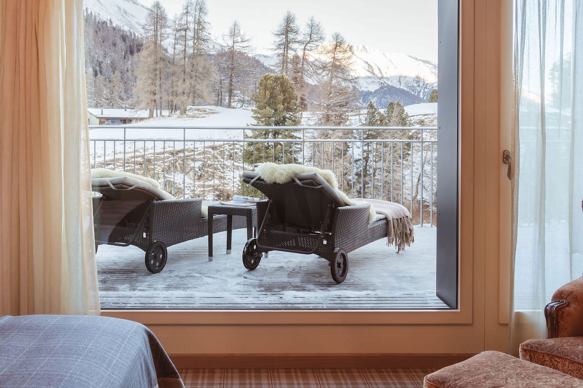 penthouse, lake view (suite) | premium bedding, free minibar, in-room safe, individually decorated