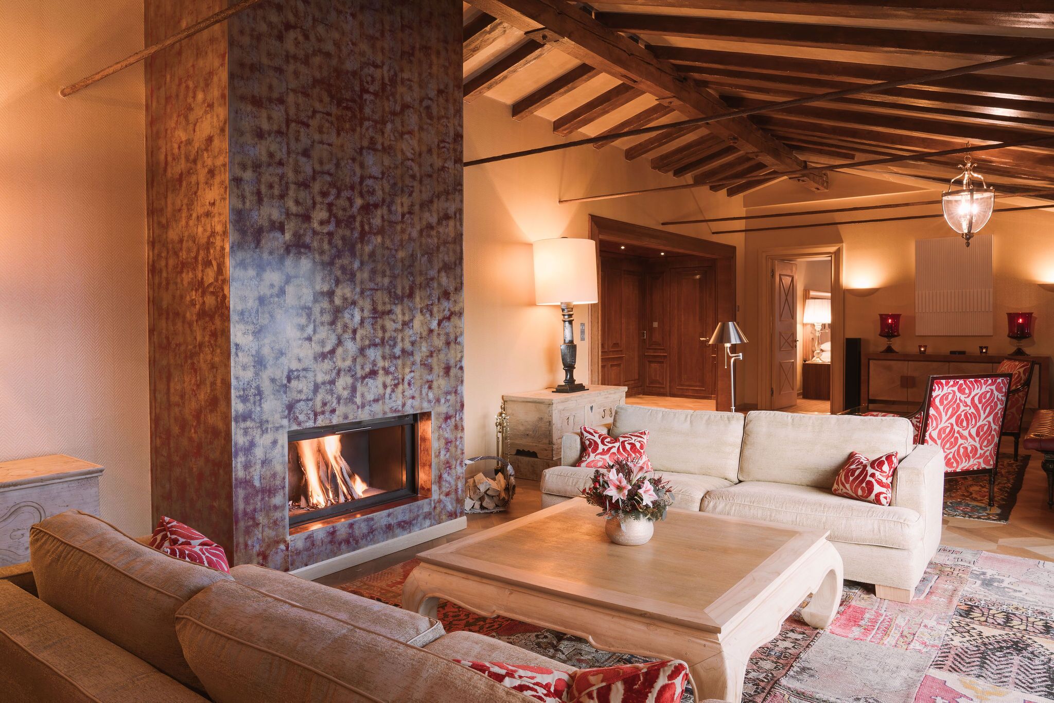 penthouse, lake view (suite) | premium bedding, free minibar, in-room safe, individually decorated