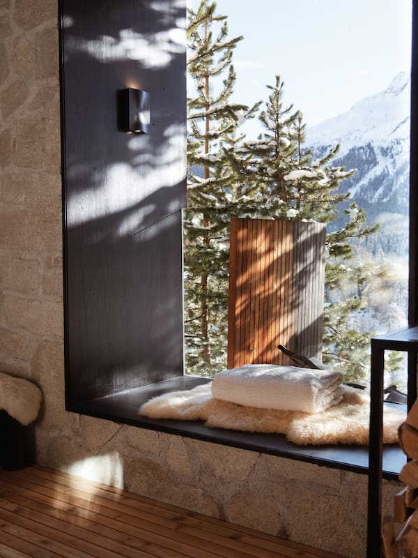 Sauna, hot tub, steam room, body treatments, hydrotherapy, aromatherapy