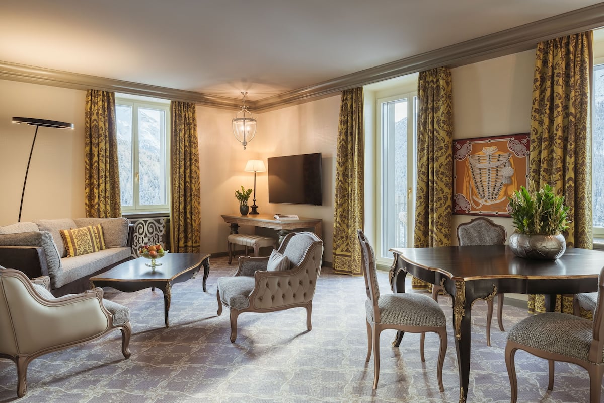 Premium bedding, free minibar, in-room safe, individually decorated