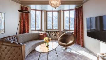 Deluxe Suite, Lake View (70 m²) | Living area