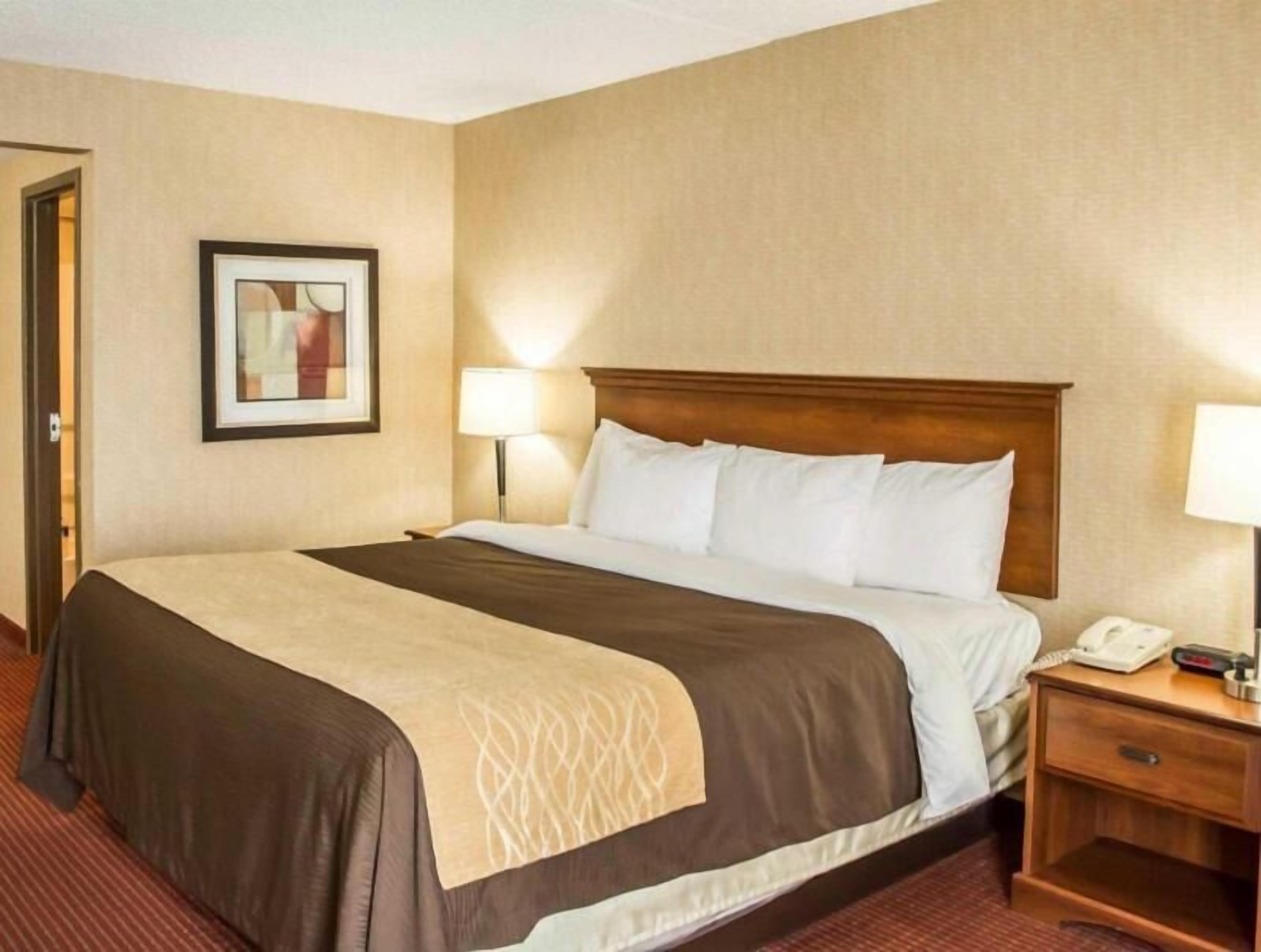 Desk, iron/ironing board, rollaway beds, free WiFi