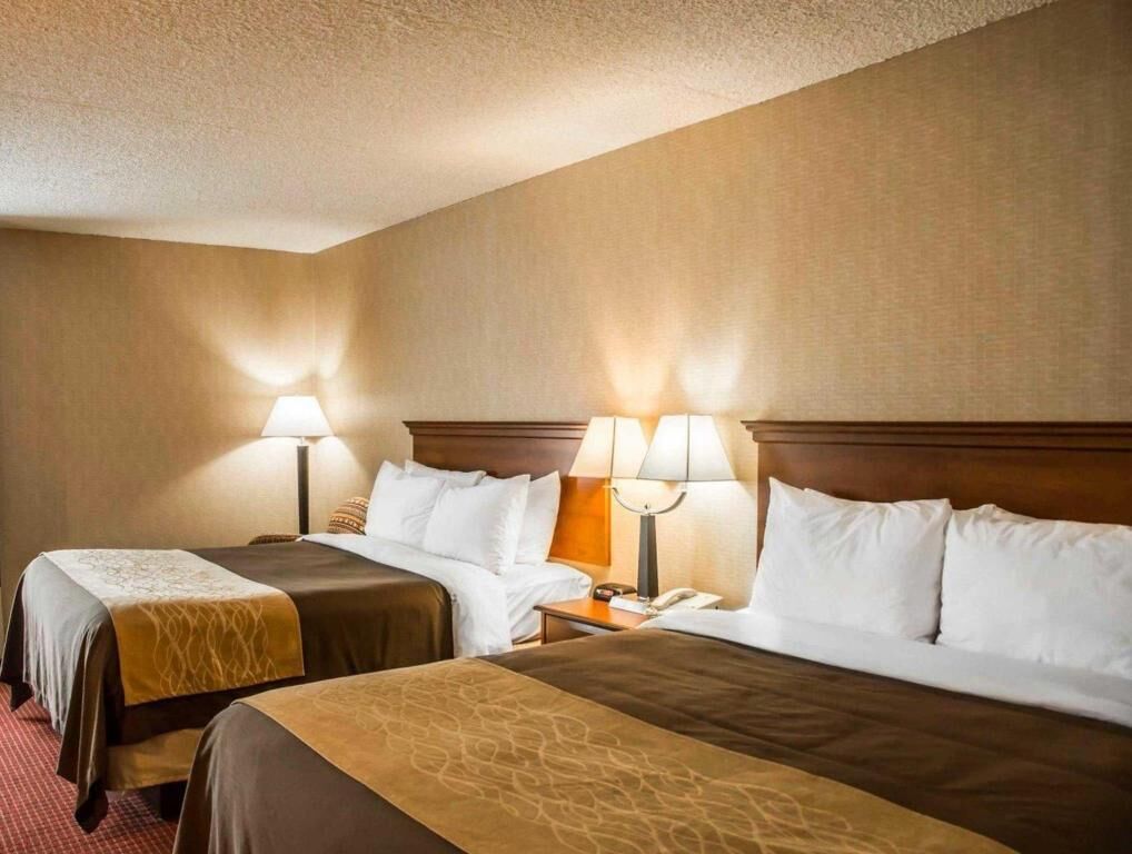 Desk, iron/ironing board, rollaway beds, free WiFi