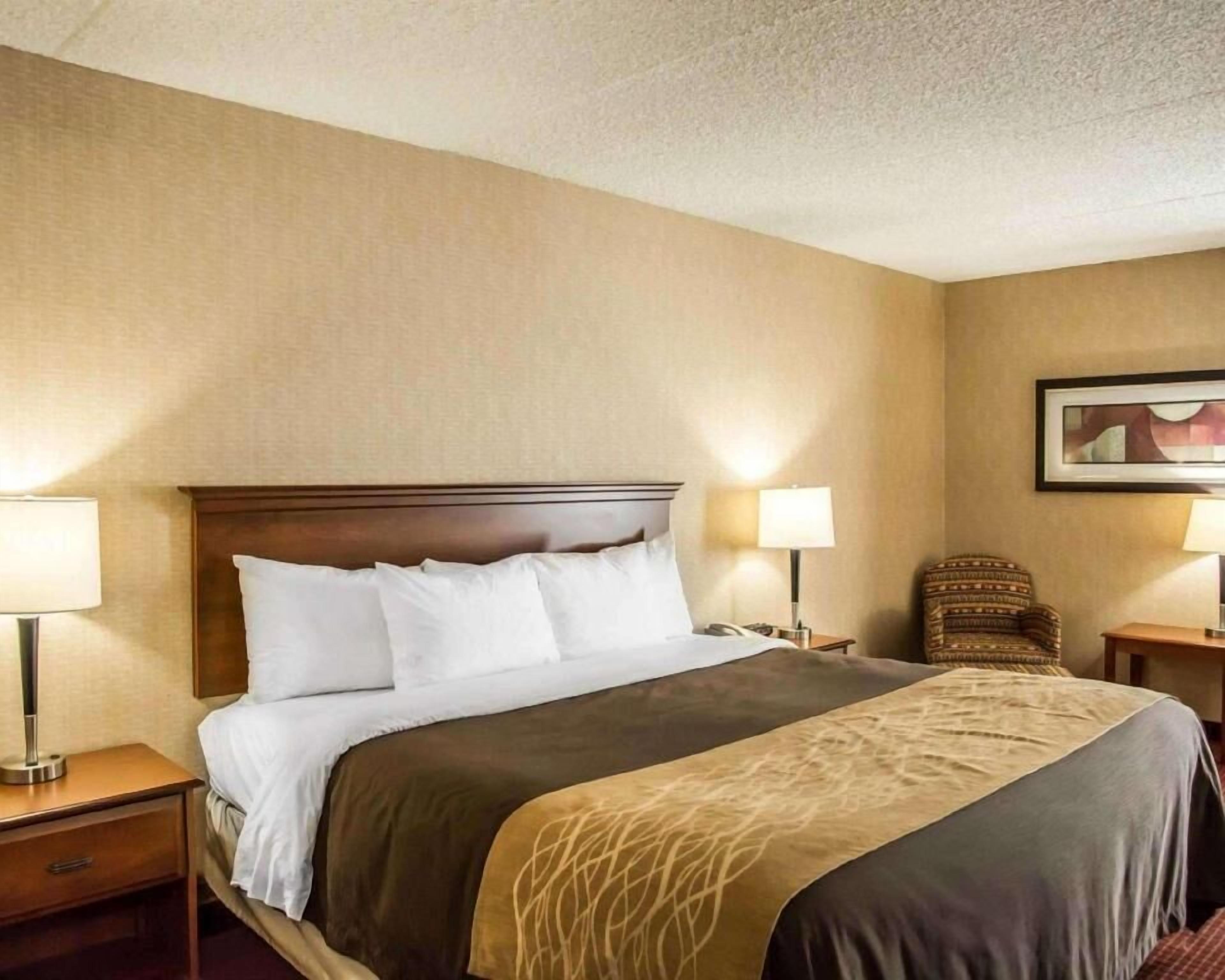 Desk, iron/ironing board, rollaway beds, free WiFi