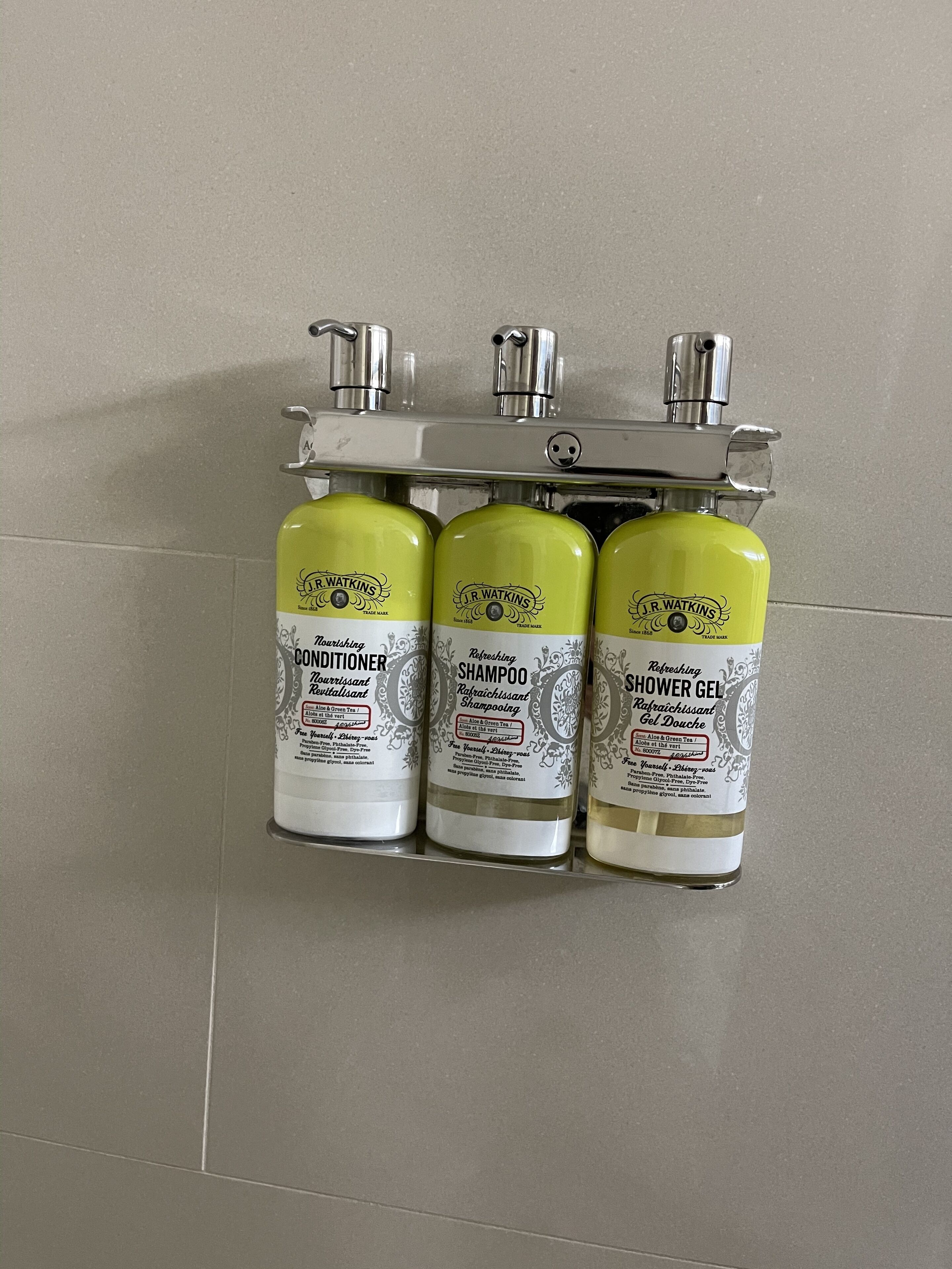 combined shower/bathtub, free toiletries, hair dryer, towels