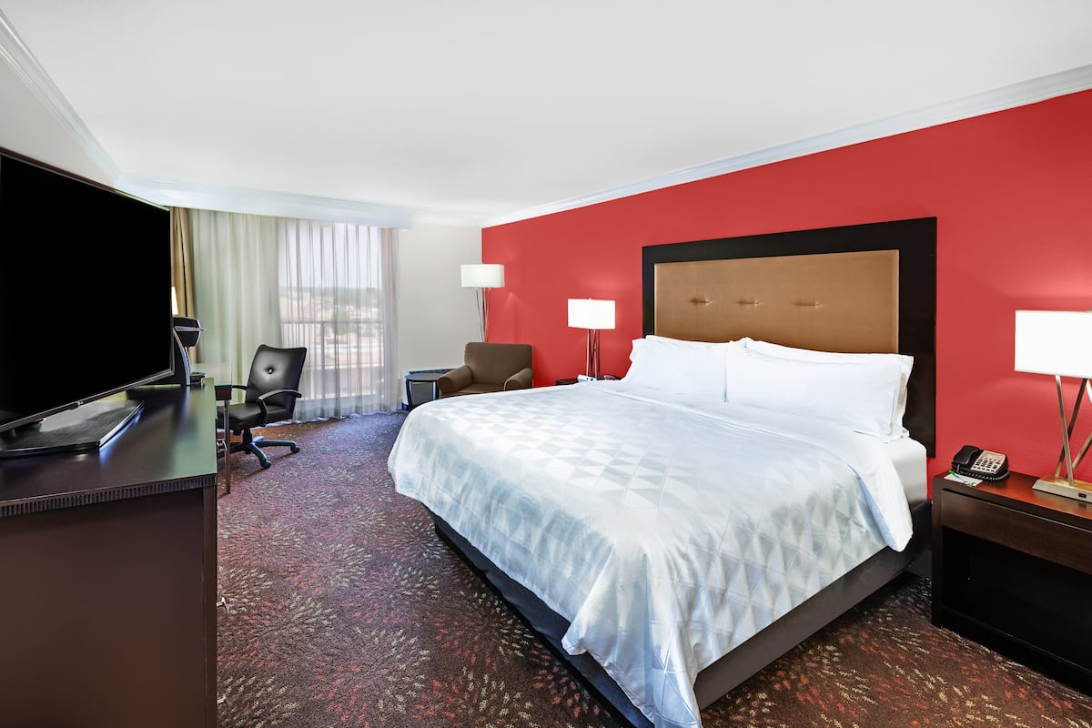 1 bedroom, hypo-allergenic bedding, in-room safe, desk