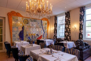 Daily buffet breakfast (EUR 19.50 per person)