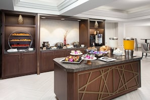 Daily buffet breakfast for a fee - Sheraton Gateway Los Angeles Hotel (Los Angeles)