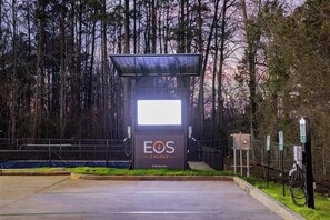 Property grounds - Red Roof Inn Leeds (Leeds)