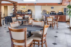 朝食 (テイクアウト)、毎日提供 (無料)