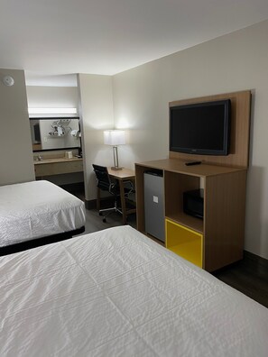 Schreibtisch, laptopgeeigneter Arbeitsplatz, kostenloses WLAN