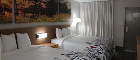 Escritorio, espacio para trabajar con laptop y wifi gratis