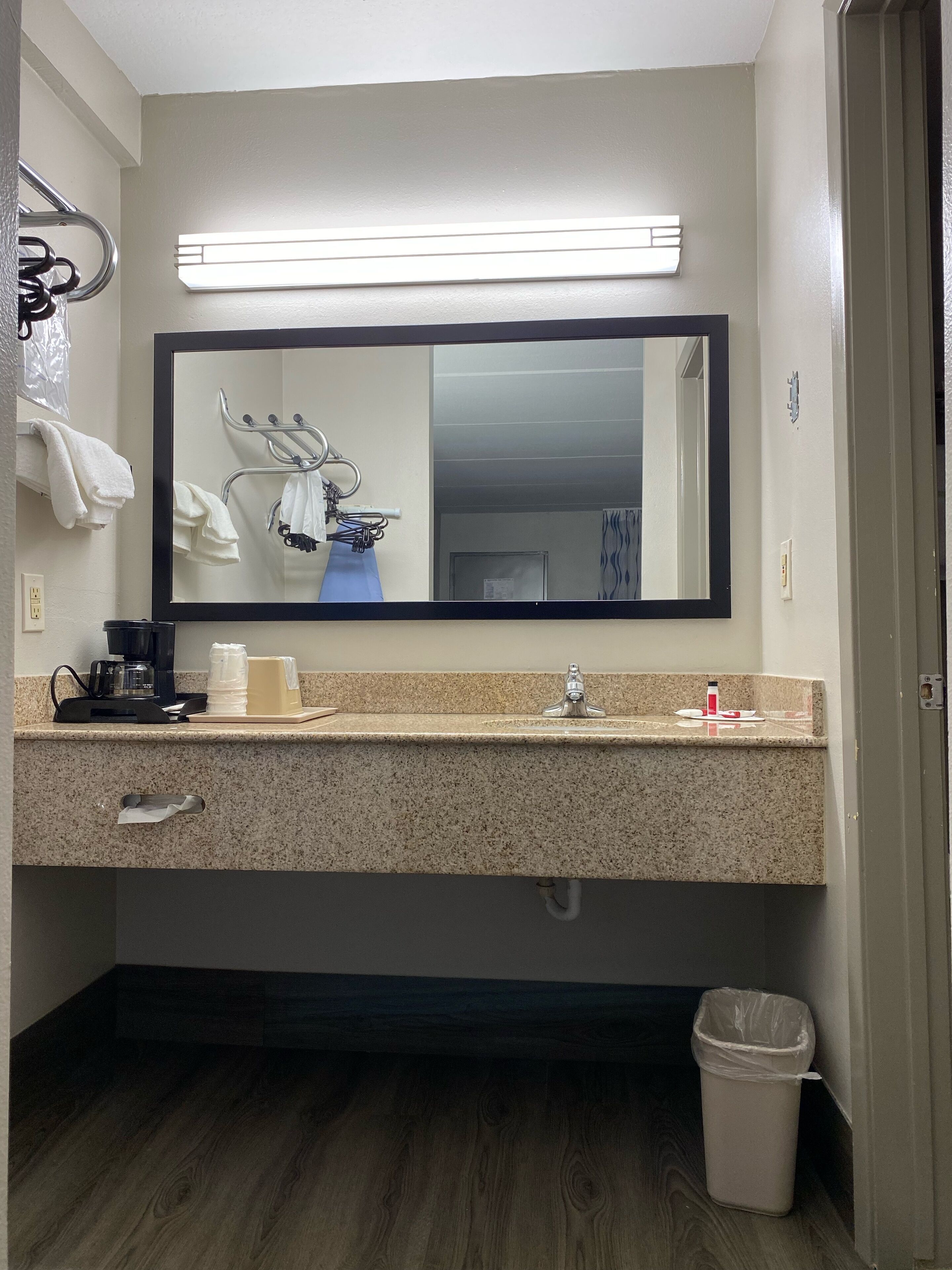 Combined shower/bathtub, free toiletries, hair dryer, towels