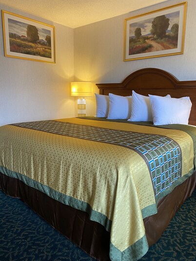 Harrisonville Inn & Suites