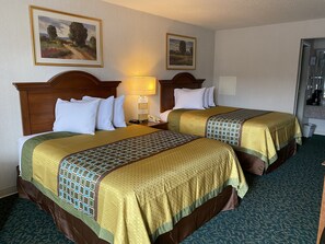 Desk, iron/ironing board, free WiFi, bed sheets - Harrisonville Inn & Suites (Harrisonville)