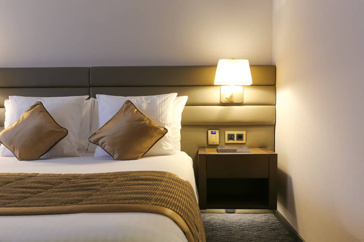 Traditional-Doppel- oder -Zweibettzimmer | Minibar, Zimmersafe, Schreibtisch, schallisolierte Zimmer