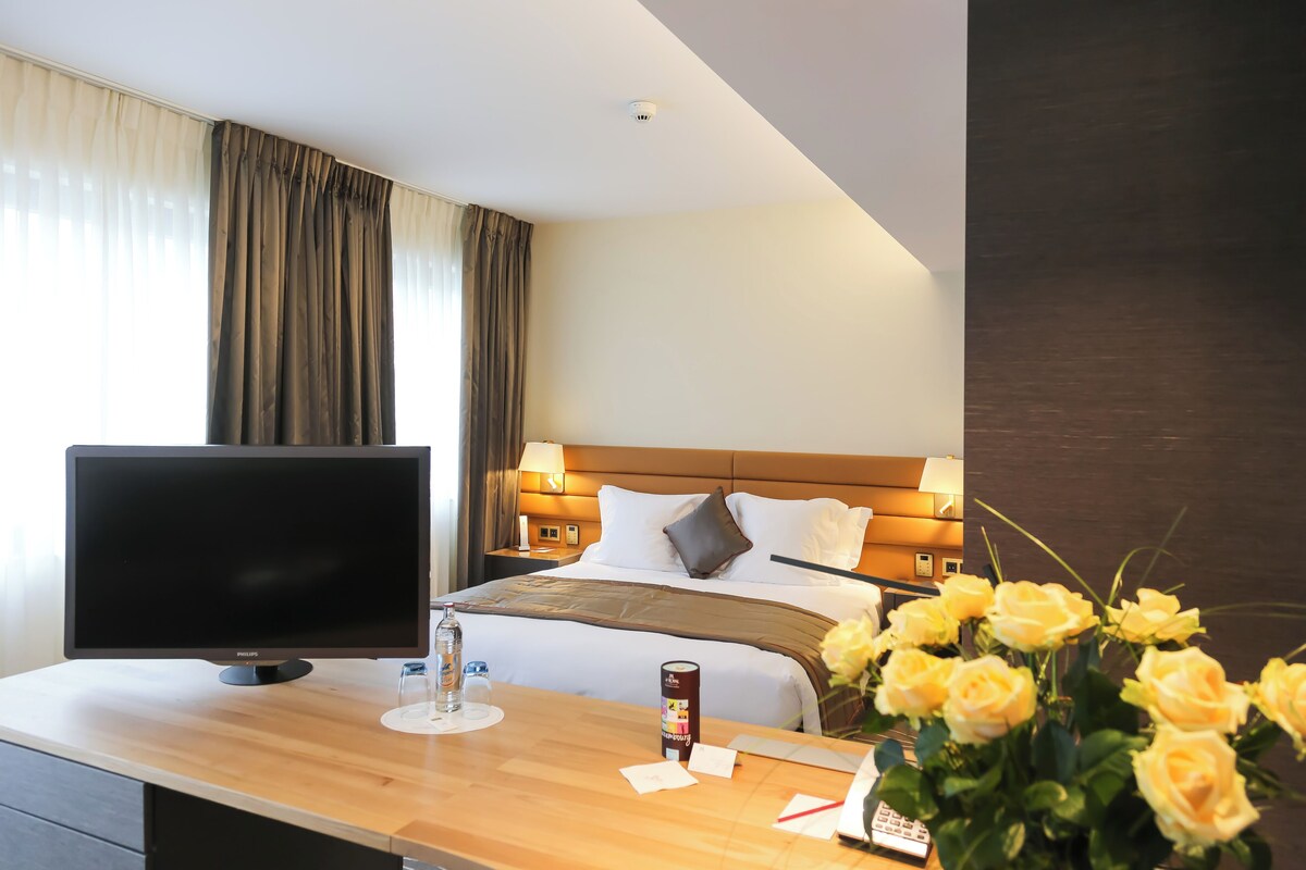 Privilege Room with Balcony | Hypo-allergenic bedding, minibar, in-room safe, desk