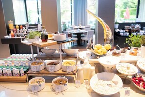 Daily buffet breakfast (EUR 33 per person)